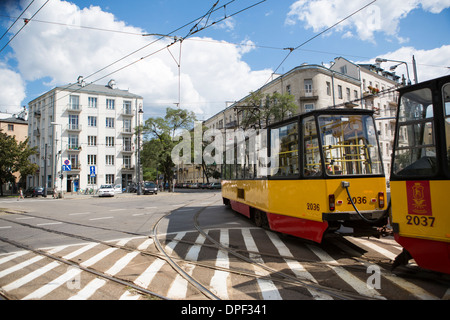 Tram, quartier Praga, Varsovie, Pologne Banque D'Images