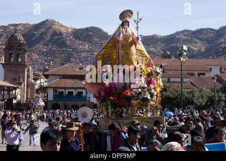 La fête du Corpus Christi, la plus importante fête religieuse au Pérou, qui a eu lieu à Cuzco, Pérou, Amérique du Sud Banque D'Images