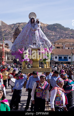 La fête du Corpus Christi, la plus importante fête religieuse au Pérou, qui a eu lieu à Cuzco, Pérou, Amérique du Sud Banque D'Images