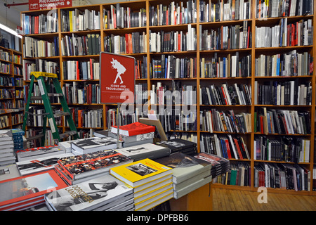 La section photographie du Strand Bookstore sur Broadway et East 12th Street à Greenwich Village, New York City Banque D'Images