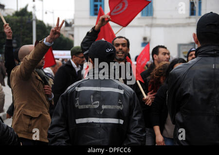 Tunis, Tunisie. 14 janvier 2014. Les membres de la sécurité guard pendant un rassemblement marquant le troisième anniversaire du soulèvement qui a renversé l'ancien chef de l'homme fort Zine El Abidine Ben Ali à Tunis, capitale de la Tunisie, le 14 janvier, 2014. Les Tunisiens sont marquant le troisième anniversaire de la révolution, dans un climat d'incertitude marquée par des tensions sociales, la faiblesse de l'économie, sur les menaces de jihadistes et une impasse politique. Source : Xinhua/Alamy Live News Banque D'Images