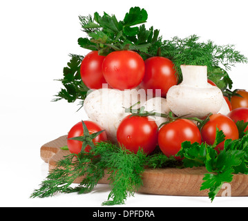 Les tomates cerise, les champignons, le persil et l'aneth sur la carte Banque D'Images