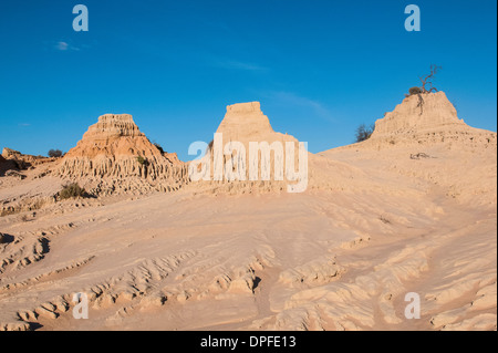 Murs de la Chine, une série de lunettes dans le parc national de Mungo, Région des lacs Willandra, Site de l'UNESCO, Victoria, Australie Banque D'Images