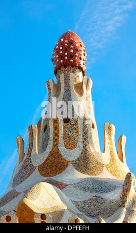Détail de la consiergerie pavillons au Parc Güell, par Antoni Gaudi. Barcelone. La Catalogne. Espagne Banque D'Images