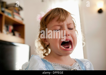 Close up of young woman crying Banque D'Images