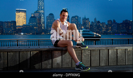 Ancien West Coast Eagles Australian Rules Football coach John Worsfold s'exécute dans le New York City Marathon Banque D'Images