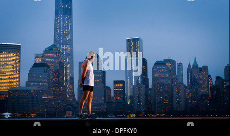 Ancien West Coast Eagles Australian Rules Football coach John Worsfold s'exécute dans le New York City Marathon Banque D'Images