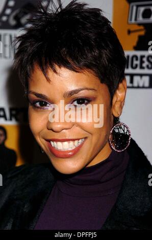 26 octobre 2006 - New York, New York, États-Unis - .K50454JKRON.9E CONGRÈS ANNUEL DES FEMMES AFRO-AMÉRICAINS DANS LE CINÉMA FILM FESTIVAL PROJECTION SPÉCIALE DE MON FRÈRE AVEC VANESSA WILLIAMS.cinémas de New York NEW YORK New York 10-26-2006. - 2006.AVRIL WOODARD(Credit Image : © John Krondes Globe/ZUMAPRESS.com)/Photos Banque D'Images