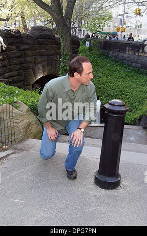 Avril 18, 2006 - New York, New York, États-Unis - K47551JBU.le tournage de '' DROIT ET UNITÉ SPÉCIALE '' DANS CENTRAL PARK , NEW YORK New York 04-18-2006 . - 2006... ..CHRISTOPHER MELONI CHRIS MELONI.(Image Crédit : © Judie Burstein/Photos/ZUMAPRESS.com) Globe Banque D'Images