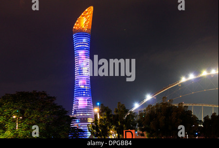 Le flambeau dans la nuit, en ce moment le plus haut bâtiment de Doha, Qatar Banque D'Images