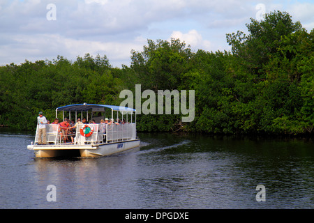 Miami Florida,Parc national des Everglades,main Park Road,Flamingo,bateau ponton,passagers riders,guide,mangrove,les visiteurs voyagent Banque D'Images