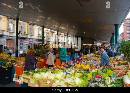 Marché alimentaire de la place Piazza Madama Cristina centre de Turin Piémont Italie Europe Banque D'Images