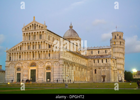 Campo dei Miracoli le domaine des miracles avec la Cathédrale et la Tour Penchée de Pise Centrale ville région Toscane Italie Europe Banque D'Images