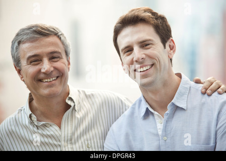 Père et fils adultes, portrait Banque D'Images