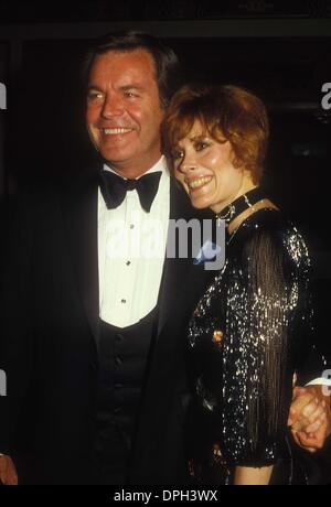 17 août 2006 - Hollywood, Californie, États-Unis - ROBERT WAGNER AVEC JILL ST. JOHN 1983. n° 12840.(Image Crédit : © Phil Roach/Photos/ZUMAPRESS.com) Globe Banque D'Images