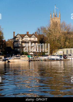 Royaume-uni, Angleterre, Surrey, l'établissement Hampton church et tamise Banque D'Images