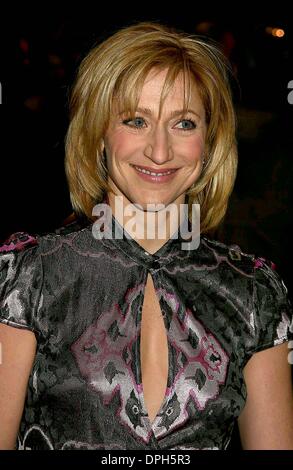 13 février 2006 - New York, New York, États-Unis - K46820ML.NEW YORK PREMIÈRE DE FREEDOMLAND '' '' à l'hôtel Loews Lincoln Center, NEW YORK New York 02-13-2006 . - EDIE FALCO.2006(Credit Image : © Mitchell Levy/Photos/ZUMAPRESS.com) Globe Banque D'Images