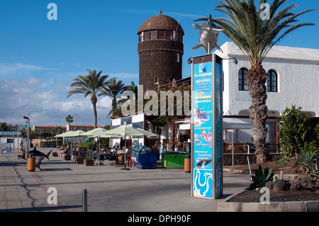 Puerto Castillo Restaurant dans le quartier du port, Caleta de Fuste, Fuerteventura, Îles Canaries, Espagne. Banque D'Images