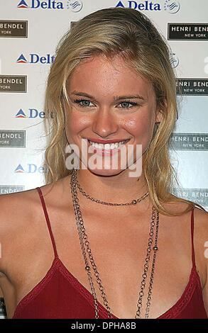 15 juin 2006 - New York, New York, États-Unis - K48513ML.DELTA JET PARTY DE LANCEMENT D'ÉTÉ À HENRI BENDEL, NEW YORK New York .06-14-2006. - 2006(Credit Image : © Mitchell Levy/Photos/ZUMAPRESS.com) Globe Banque D'Images