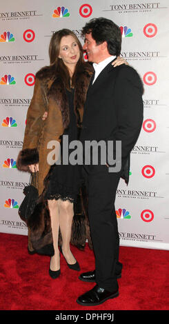 16 novembre 2006 - New York, New York, États-Unis - K50773ML.TARGET PRÉSENTE ''TONY BENNETT : AN AMERICAN CLASSIC'' PREMIÈRE MONDIALE ZIEGFELD THEATRE , NEW YORK New York 11-15-2006. - 2006.(Image Crédit : © Mitchell Levy/Photos/ZUMAPRESS.com) Globe Banque D'Images