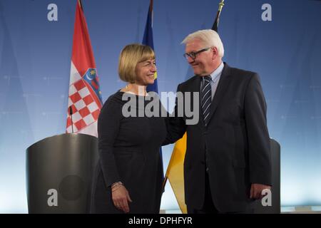 Berlin, Allemagne. 14Th Jan, 2014. Le ministre des Affaires étrangères Frank-Walter Steinmeier rencontre son collègue de Croatie, Vesna PusiÌ ? ? D'une conversation dans l'Office des étrangers. © Goncalo Silva/NurPhoto ZUMAPRESS.com/Alamy/Live News Banque D'Images