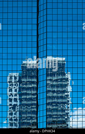 Réflexions abstraites de bâtiments en centre ville Bellevue, Washington, USA Banque D'Images