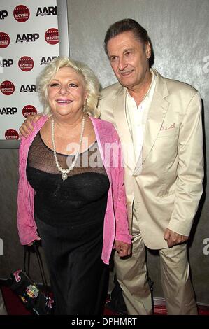 2 août 2006 - Hollywood, Californie, États-Unis - Renée Taylor et Joseph Bologna lors de la première de la nouvelle animation des curiosités touristiques de BOYNTON BEACH CLUB, qui a eu lieu au Pacific Design Center Silver Screen Theatre, le 1 août 2006, à Los Angeles.. - K49184MGE(Credit Image : © Michael Germana/Globe Photos/ZUMAPRESS.com) Banque D'Images