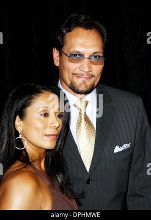 18 août 2006 - Hollywood, Californie, États-Unis - K49339MGE.Los Angeles, CA 18 août 2006 (SSI) - -.Wanda De Jesus et l'acteur Jimmy Smits durant le 21e Gala annuel Imagen, tenue à l'hôtel Beverly Hilton, le 18 août 2006, à Beverly Hills, en Californie.(Image Crédit : © Michael Germana/Globe Photos/ZUMAPRESS.com) Banque D'Images