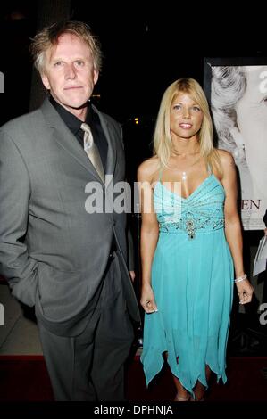 4 octobre 2006 - Hollywood, Californie, États-Unis - K50095MGE.GARY BUSEYAND Donna D'Errico lors de la première du nouveau film de Miramax Films LA REINE, tenue à l'Academy of Motion Pictures Arts and Sciences, le 3 octobre 2006, à Beverly Hills, en Californie.(Image Crédit : © Michael Germana/Globe Photos/ZUMAPRESS.com) Banque D'Images