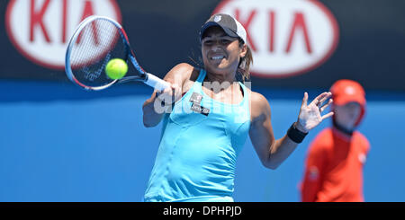 Melbourne, Victoria, Australie. 13 Jan, 2014. HEATHER WATSON (GBR) en action lors de sa défaite par Daniela Hantuchova (SVK) [31] Dans leurs dames en première ronde match aujourd'hui - Daniela Hantuchova (SVK) [31] def Heather Watson (GBR) 7-5 3-6 6-3 © Andrew Patron/ZUMAPRESS.com/Alamy Live News Banque D'Images