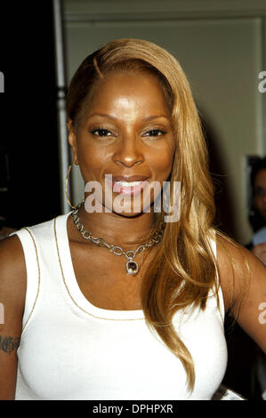 13 janvier 2006 - Hollywood, Californie, États-Unis - K47092MG.LOS ANGELES, CA - 13 janvier 2006 - L'artiste.Mary J. Blige est apparu au Virgin Megastore à Hollywood, pour signer des copies de son nouveau CD, la percée, le 13 janvier 2006, à Los Angeles. . / 2006(Credit Image : © Michael Germana/Globe Photos/ZUMAPRESS.com) Banque D'Images