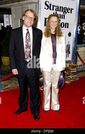 31 octobre 2006 - Hollywood, Californie, États-Unis - Rodney Kemerer et Lindsay Doran lors de la première du nouveau film de Columbia Pictures, plus étrange que la fiction s'est tenue à la Mann Village Theatre, le 30 octobre 2006, à Los Angeles.. / K50508MGE(Credit Image : © Michael Germana/Globe Photos/ZUMAPRESS.com) Banque D'Images