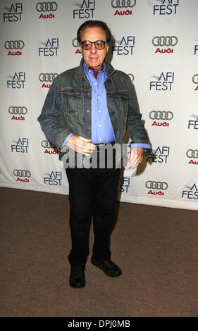 Le 10 novembre 2006 - Hollywood, Californie, États-Unis - Peter Bogdanovich au cours de l'AFI Fest 2006 Présentation de Vénus s'est tenue sur le parking sur le toit, Structure Arclight le 9 novembre 2006, à Los Angeles.. - K50698MGE(Credit Image : © Michael Germana/Globe Photos/ZUMAPRESS.com) Banque D'Images