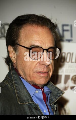 Le 10 novembre 2006 - Hollywood, Californie, États-Unis - Peter Bogdanovich au cours de l'AFI Fest 2006 Présentation de Vénus s'est tenue sur le parking sur le toit, Structure Arclight le 9 novembre 2006, à Los Angeles.. - K50698MGE(Credit Image : © Michael Germana/Globe Photos/ZUMAPRESS.com) Banque D'Images