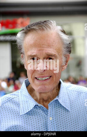 12 novembre 2006 - Hollywood, Californie, États-Unis - LOS ANGELES, CA, 12 novembre 2006 l'acteur Robert Culp .lors de la première du nouveau film de la Warner Bros Pictures' Happy Feet tenue au Grauman's Chinese Theatre, le 12 novembre 2006, à Los Angeles. - 2006.K50793MGE(Credit Image : © Michael Germana/Globe Photos/ZUMAPRESS.com) Banque D'Images