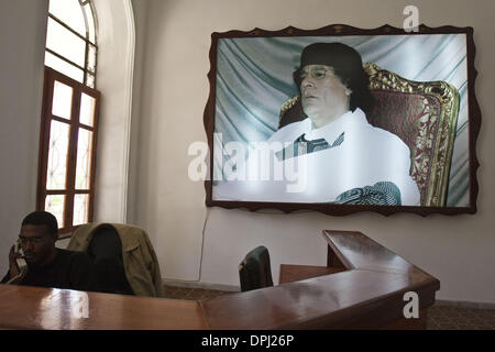 Mar. 08, 2006 - Tripoli (Libye) - Le Colonel Mouammar Kadhafi vu les représentations autour de Tripoli au cours du 36ème anniversaire de la révolution. (Crédit Image : ©/ZUMAPRESS.com) Lukasova Veronika Banque D'Images