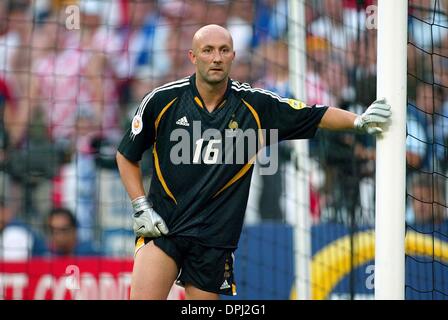 FABIEN BARTHEZ.LA FRANCE ET L'Olympique de Marseille.CROATIE/FRANCE.DR.MAGALHAES PESSOA STADIUM, Leiria, Portugal.17/06/2004.DIG24273.K47872.APERÇU DE LA COUPE DU MONDE 2006 Banque D'Images