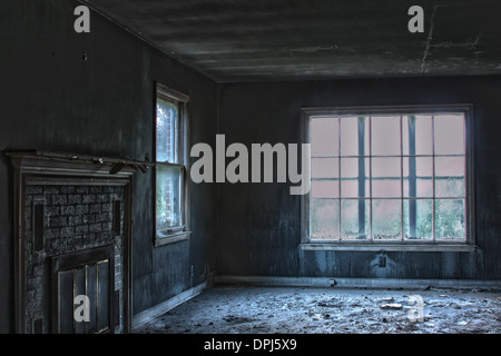 Image HDR d'un salon à l'intérieur d'une chambre avec la fumée et d'incendie dégâts d'eau Banque D'Images