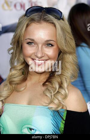 Le 27 décembre 2005 - Hollywood, Los Angeles, USA - Hayden Panettiere.ACTRICE.LE VÔTRE, le mien et le nôtre, PREMIÈRE MONDIALE DE CINERAMA DOME., Hollywood, Los Angeles, USA.20-Nov-05.LAP.61112 : Crédit - K46303(Image : © Crédit Photos Globe/ZUMAPRESS.com) Banque D'Images