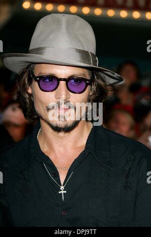 2 novembre 2006 - Disneyland, Los Angeles, USA - Johnny Depp.acteur.PIRATES DES CARAÏBES : LE MANS POITRINE, PREMIÈRE MONDIALE.Disneyland, Los Angeles, USA.24 juin 2006.Las74899.K50644.CREDIT (Crédit Image : © Globe Photos/ZUMAPRESS.com) Banque D'Images