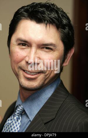 Mar. 2, 2006 - Century City, Los Angeles, USA - LOU DIAMOND PHILLIPS.acteur.58E DIRECTORS GUILD OF AMERICA AWARDS.SIÈCLE Century City, Los Angeles, USA.28-Jan-06.64231.K47080 AQL.(Image Crédit : © Globe Photos/ZUMAPRESS.com) Banque D'Images