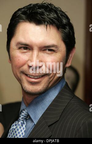 Mar. 2, 2006 - Century City, Los Angeles, USA - LOU DIAMOND PHILLIPS.acteur.58E DIRECTORS GUILD OF AMERICA AWARDS.SIÈCLE Century City, Los Angeles, USA.28-Jan-06.64228.K47080 AQL.(Image Crédit : © Globe Photos/ZUMAPRESS.com) Banque D'Images