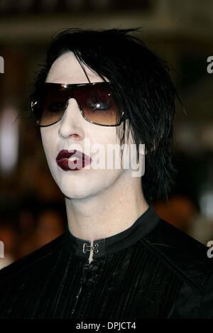 2 novembre 2006 - Disneyland, Los Angeles, USA - Marilyn Manson.SINGER.PIRATES DES CARAÏBES : LE MANS POITRINE, PREMIÈRE MONDIALE.Disneyland, Los Angeles, USA.24 juin 2006.Las74888.K50644.CREDIT (Crédit Image : © Globe Photos/ZUMAPRESS.com) Banque D'Images