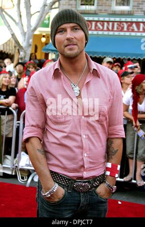 2 novembre 2006 - Disneyland, Los Angeles, USA - MATT GOSS.SINGER.PIRATES DES CARAÏBES : LE MANS POITRINE, PREMIÈRE MONDIALE.Disneyland, Los Angeles, USA.24 juin 2006.Las74728.K50644.CREDIT (Crédit Image : © Globe Photos/ZUMAPRESS.com) Banque D'Images