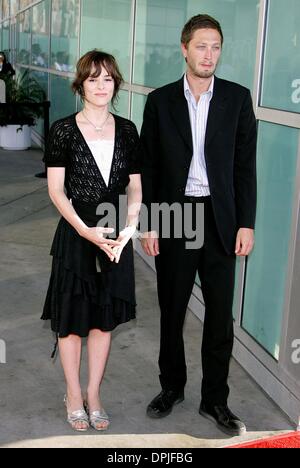 22 septembre 2006 - Hollywood, Cinerama Dome LOS ANGELES, USA - PARKER POSEY EBON MOSS-BACHRACH &.ACTEURS.LA MAISON DU LAC, PREMIÈRE MONDIALE DE CINERAMA DOME., HOLLYWOOD Los Angeles, USA.13-Jun-06.LAR71947.K51205.CREDIT : crédit(Image : © Globe Photos/ZUMAPRESS.com) Banque D'Images