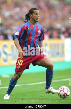 17 mai 2006 - Stade de France, PARIS, FRANCE - RONALDINHO.2006 CHAMPIONS LEAGUE-BARCELONE VS. .ARSENAL PARIS FRANCE 05-17-2006. MICHAEL MAYHEW- - 2006.K47922.(Image Crédit : © Globe Photos/ZUMAPRESS.com) Banque D'Images