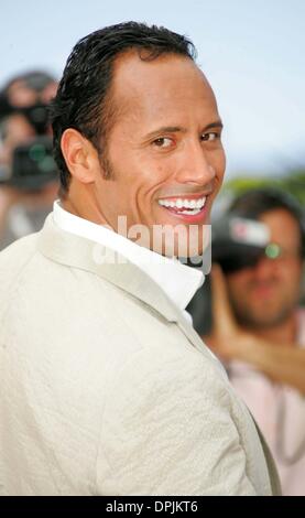 21 mai 2006 - Palais De Festival, CANNES, FRANCE - DWAYNE JOHNSON.ASSISTE À LA SOUTHLAND TALES EN PHOTOCALL POUR CANNES 05-21-2006. DAVID GADD- - 2006.K48030(Image Crédit : © Globe Photos/ZUMAPRESS.com) Banque D'Images