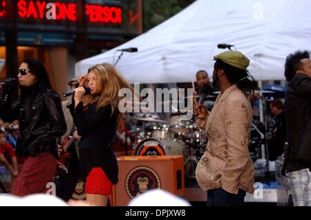 15 septembre 2006 - NBC'S aujourd'hui l'ÉTÉ TOYOTA CONCERT SERIES A EU LIEU À LA NBC STUDIOS À Rockefeller Center, NEW YORK.09-15-2006. ANDREA 2006- RENAULT.BLACK EYED PEAS.FERGIE.K49865AR(Image Crédit : © Globe Photos/ZUMAPRESS.com) Banque D'Images