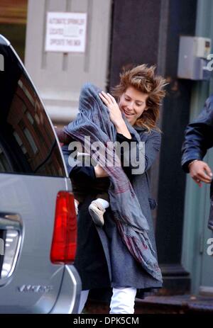 25 octobre 2006 - New York, New York, USA - K50423AR.Gwyneth Paltrow dehors et environ avec des enfants..New York City.10-25-2006. Andrea Renault / 2006(Credit Image : © Photos Globe/ZUMAPRESS.com) Banque D'Images
