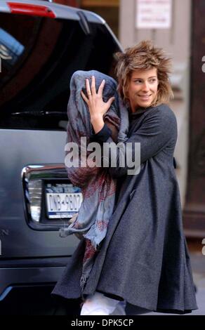 25 octobre 2006 - New York, New York, USA - K50423AR.Gwyneth Paltrow dehors et environ avec des enfants..New York City.10-25-2006. Andrea Renault / 2006(Credit Image : © Photos Globe/ZUMAPRESS.com) Banque D'Images